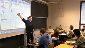 interaktiv digitális tábla finn iskolában